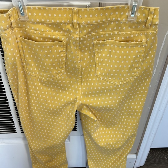 5 for $15 sale**Women’s Pull On Patterned Pants - Picture 2 of 4